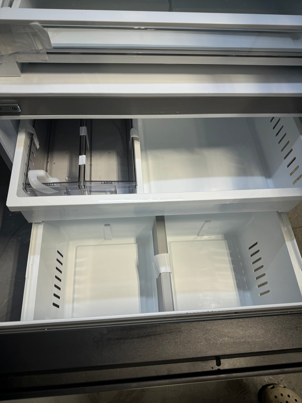 Midea 27 Cubic ft. Refrigerator/Freezer