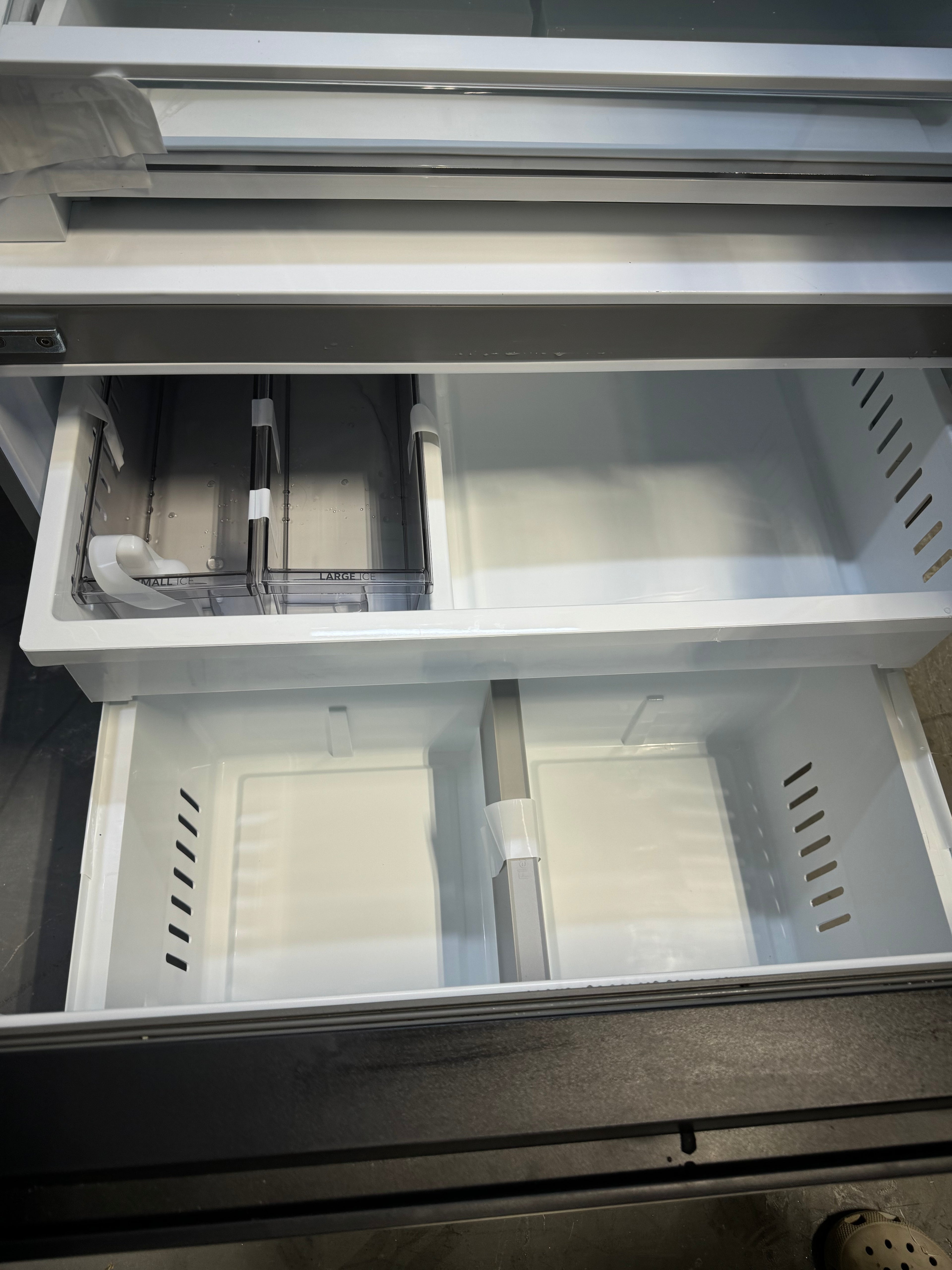 Midea 27 Cubic ft. Refrigerator/Freezer