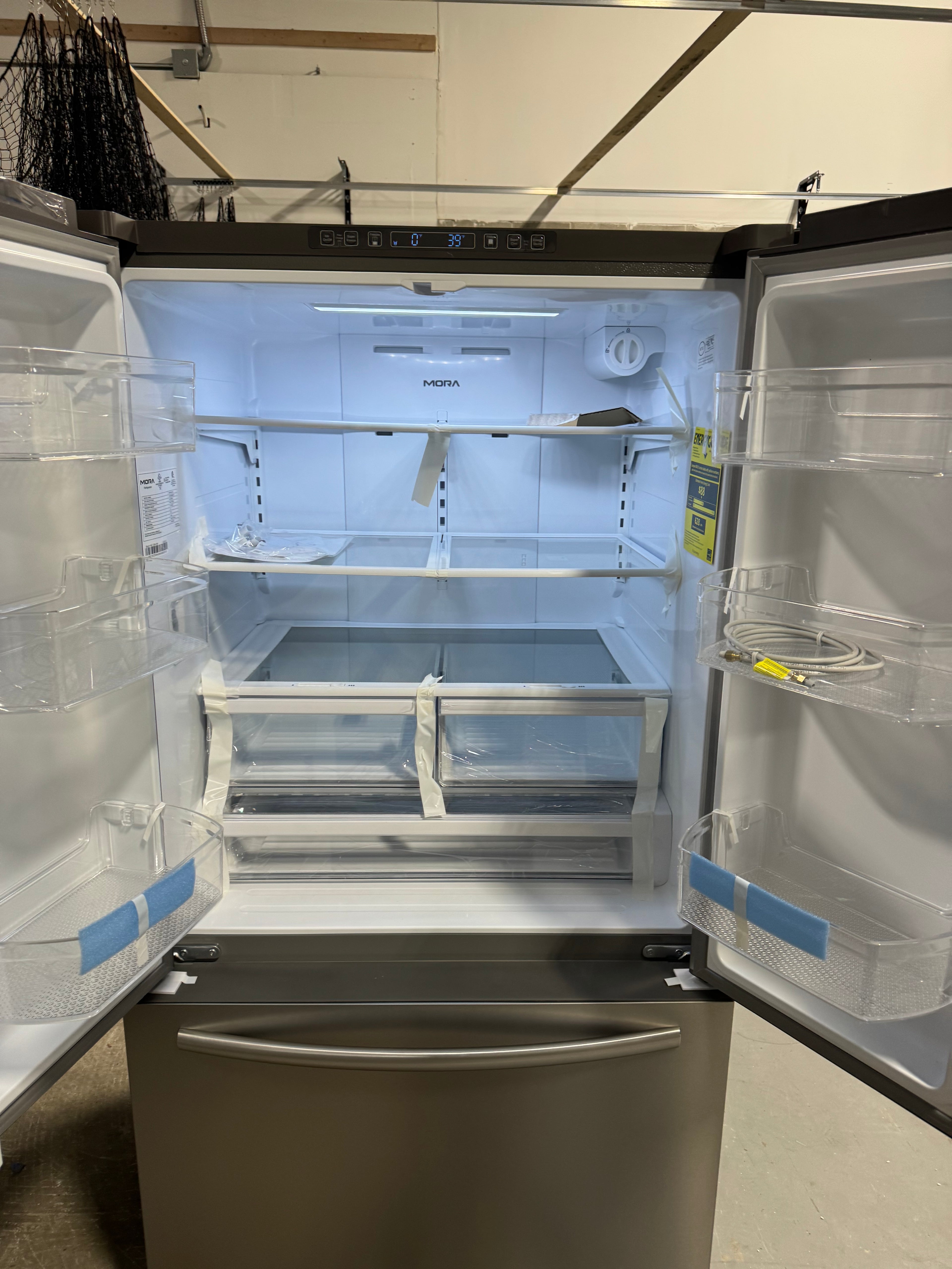Mora 26.6 Cubic ft. refrigerator/freezer