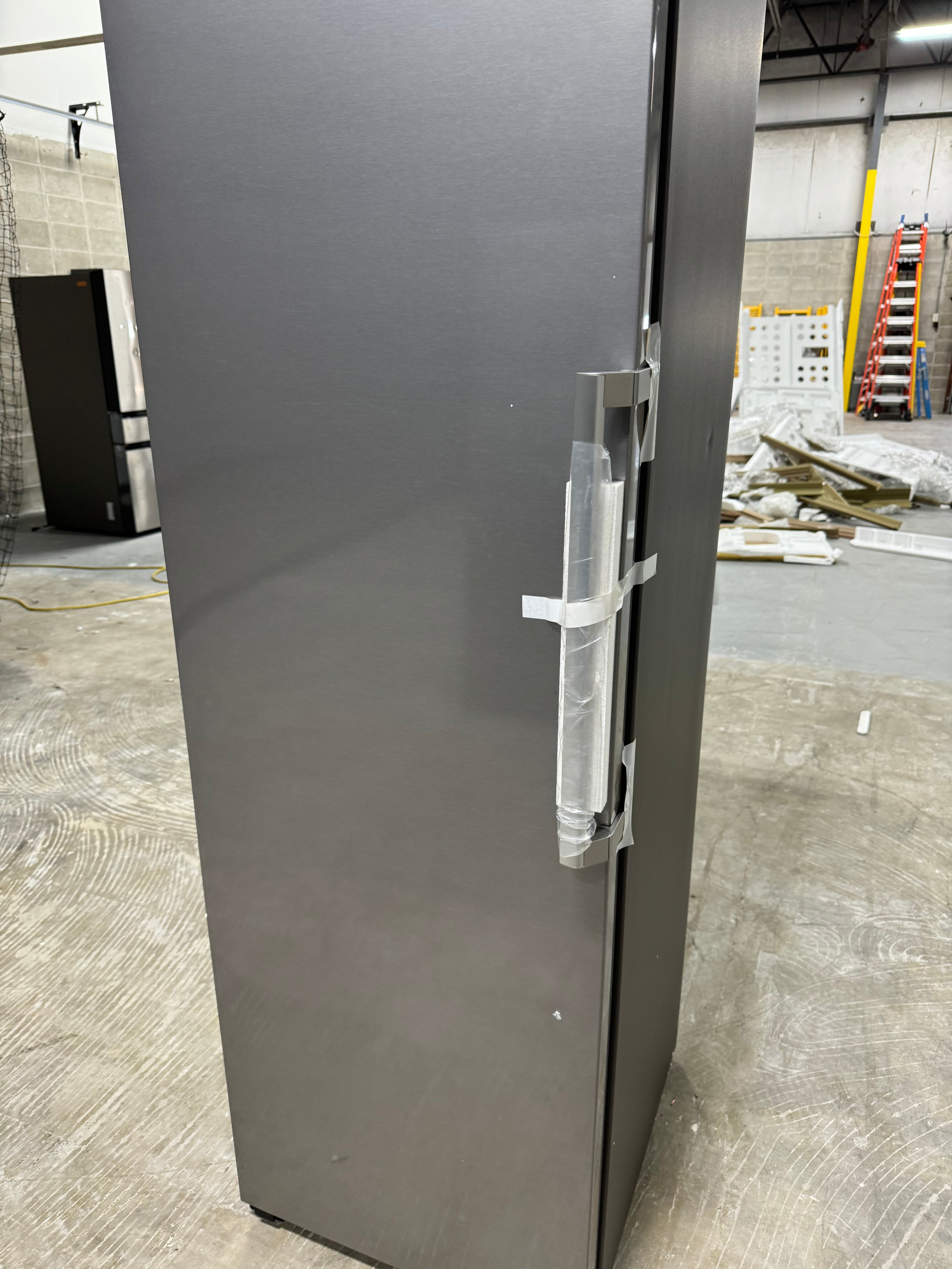Midea 22.8 Cubic ft. refrigerator/freezer