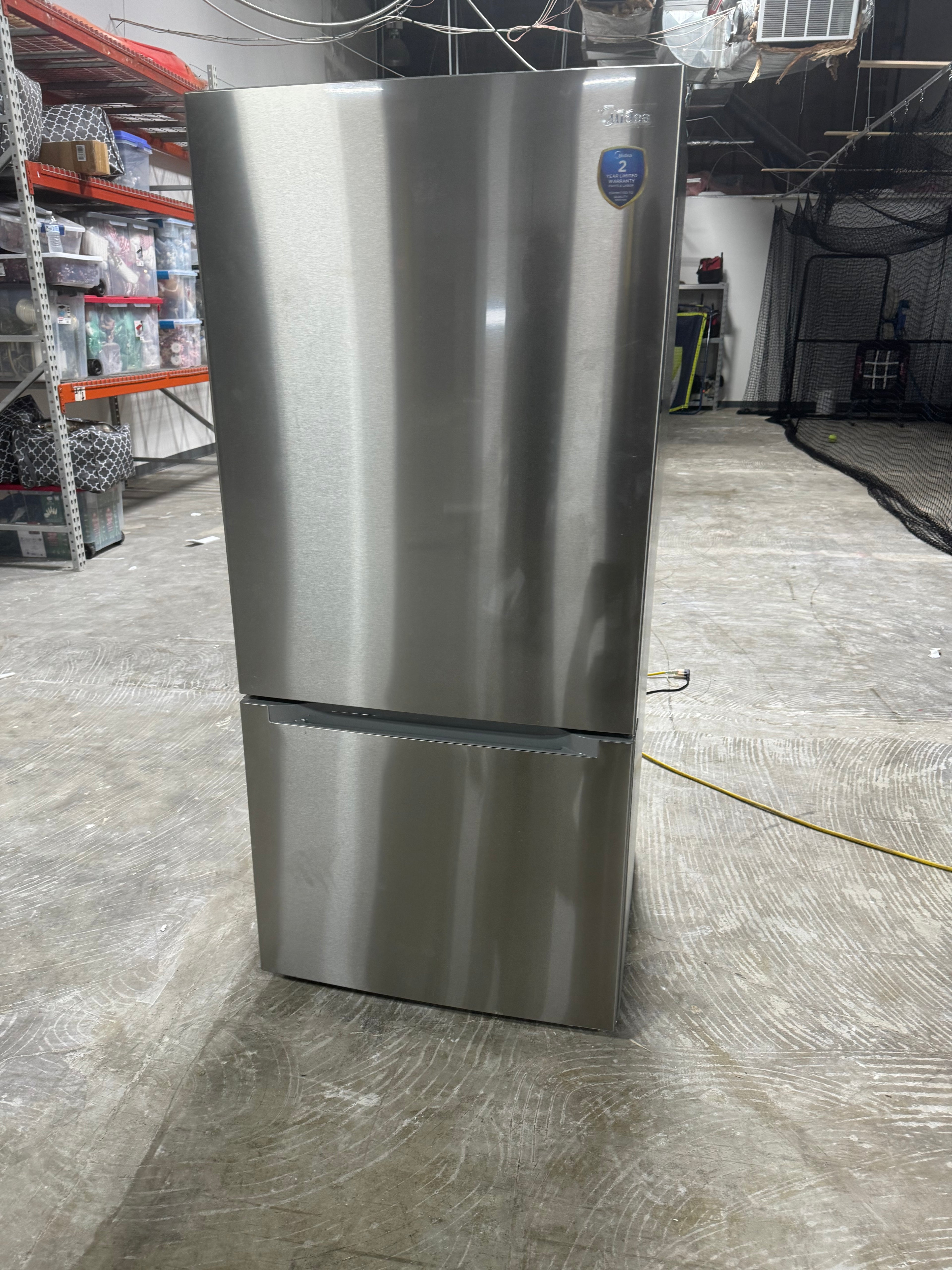 Midea 18.7 Cubic ft. refrigerator/freezer
