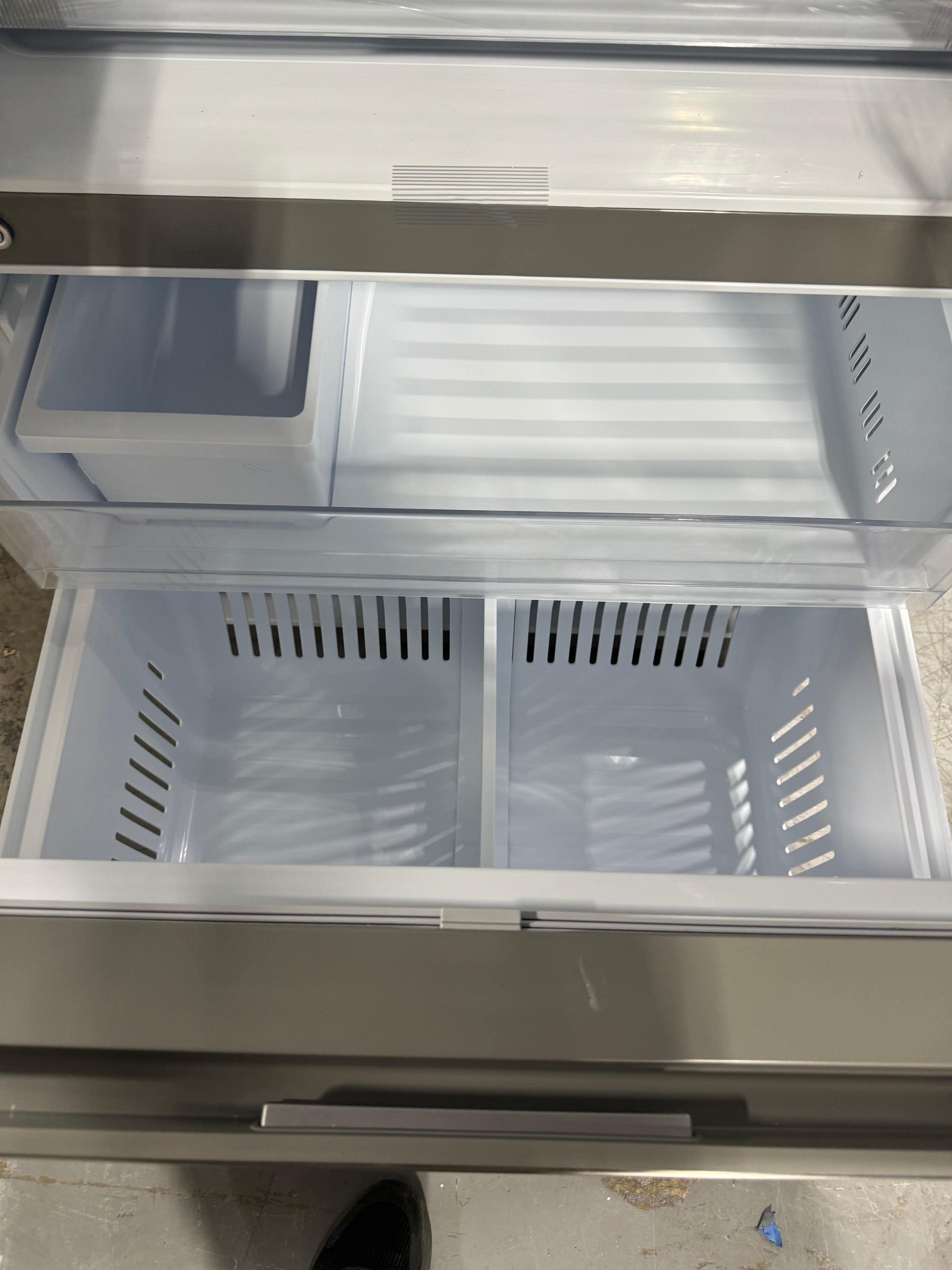 LG 26.5 Cubic ft. refrigerator/freezer