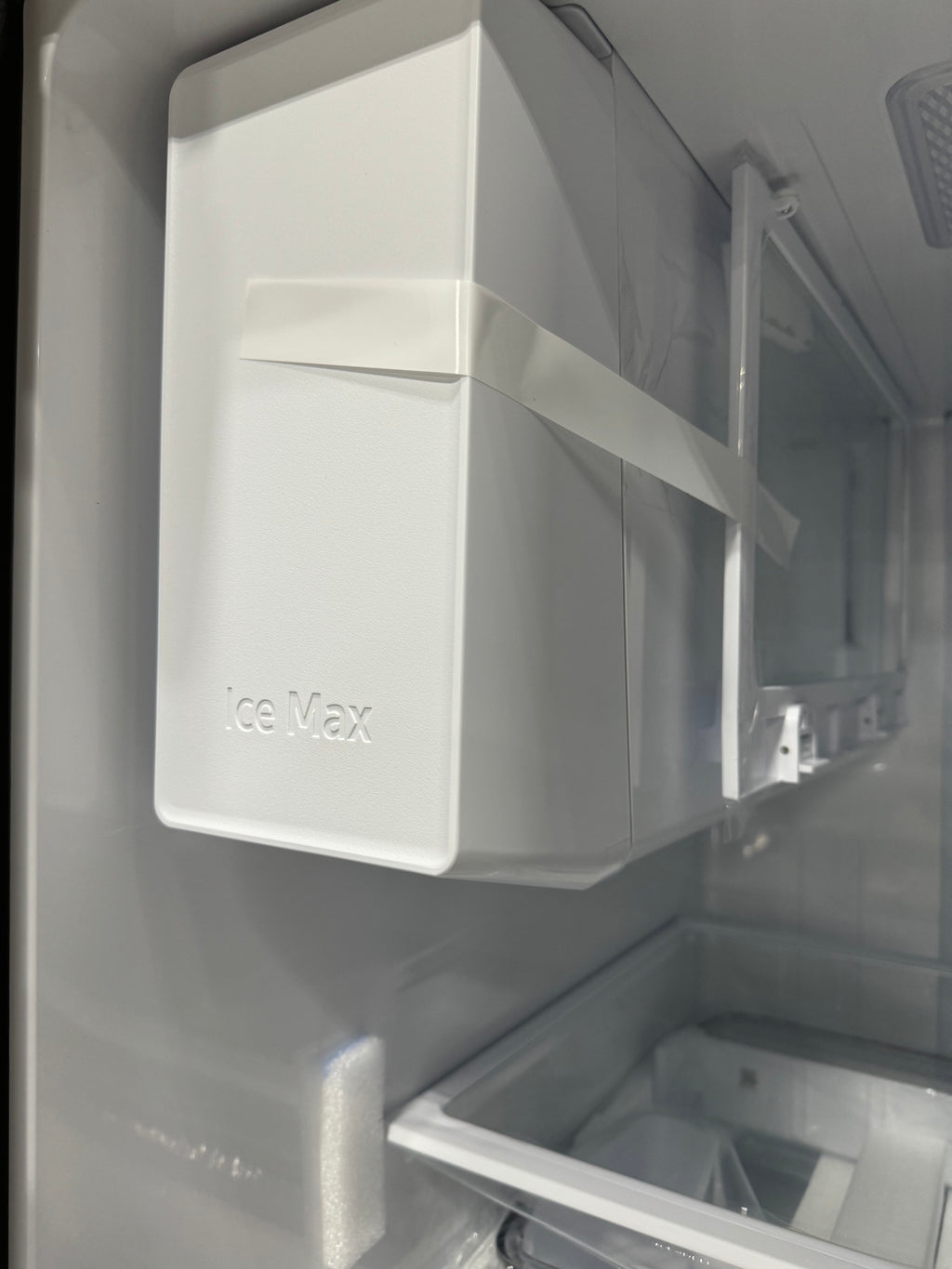 Samsung 28 Cu.Ft. Refrigerator/Freezer