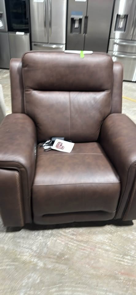 Flexsteel Griffin leather power recliner - actual photo 1